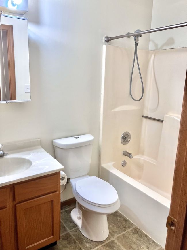 APT-3C - 4316 W Shamrock Ln, Condo with 2 bedrooms, 2 bathrooms and 2 parking in McHenry IL | Image 12