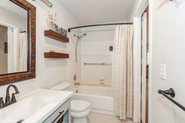 1073 Oswego Rd, Home with 2 bedrooms, 1 bathrooms and null parking in Naperville IL | Image 9