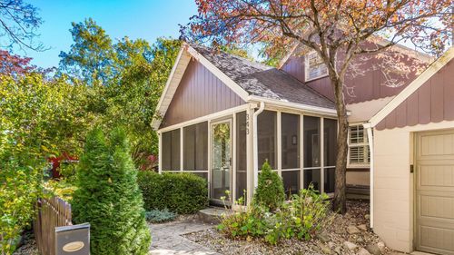 343 W Maple St, Granville, OH, 43023-1142 | Card Image