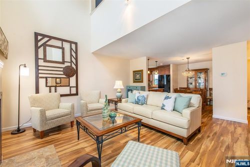 902 River Renaissance, East Rutherford, NJ, 07073 | Card Image
