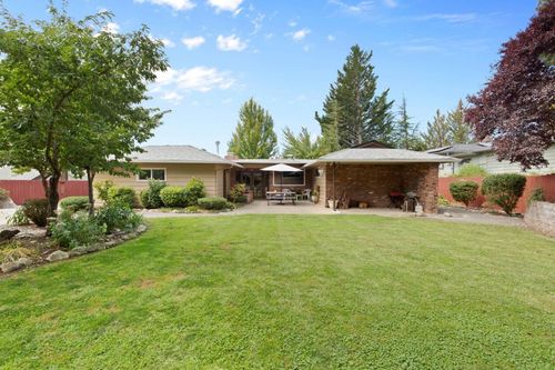 2243 Scoville Rd, Grants Pass, OR, 97526-3459 | Card Image