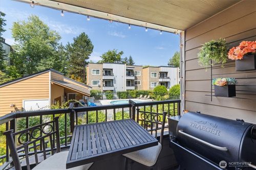 apt-e203-740 Kirkland Cir, Kirkland, WA, 98033-3981 | Card Image