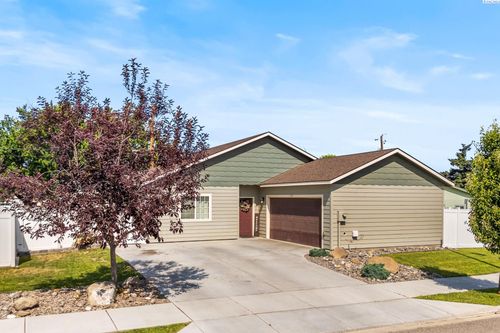 595 N Irving Pl, Kennewick, WA, 99336-1864 | Card Image