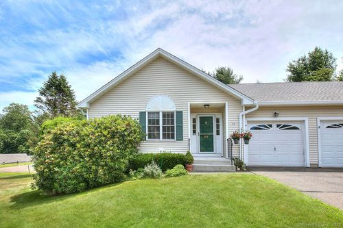84 Cider Mill Ln, Trumbull, CT, 06611-2471 | Card Image