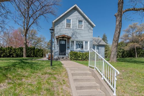 208 9th St Se, Little Falls, MN, 56345-3345 | Card Image