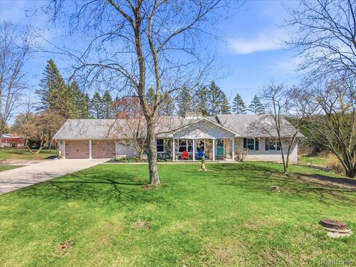 2956 Maywood Dr, Port Huron, MI, 48060-2426 | Card Image