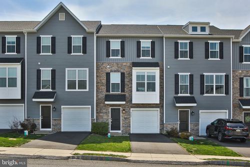 4940 Brookside Ct, COOPERSBURG, PA, 18036-8729 | Card Image