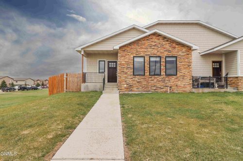 13719 Karen St, Williston, ND, 58801-5175 | Card Image