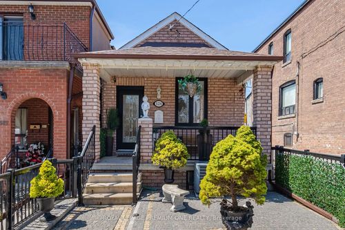 524 Salem Ave, Toronto, ON, M6H3E1 | Card Image