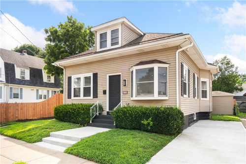 124 Vine St, East Providence, RI, 02914-4336 | Card Image