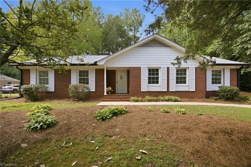 1045 S Magnolia St, Mooresville, NC, 28115-2838 | Card Image