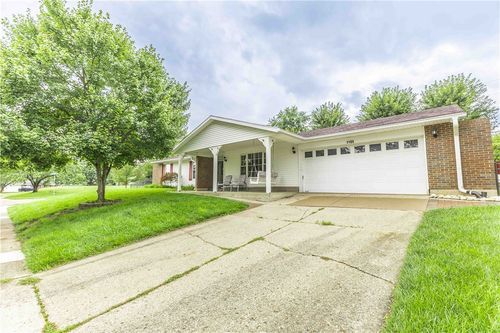 1105 Sherwood Forest Dr, West Carrollton, OH, 45449-2245 | Card Image