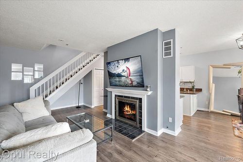 87-49714 Draper Cir, Plymouth, MI, 48170-6431 | Card Image