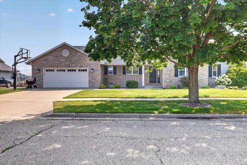 1038 Summerhill Dr, Janesville, WI, 53546-3727 | Card Image
