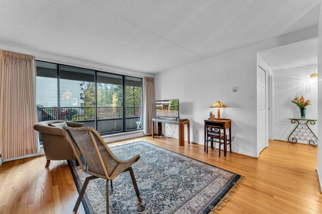 206 - 4134 Maywood Street, Condo with 2 bedrooms, 1 bathrooms and 1 parking in Burnaby BC | Image 2