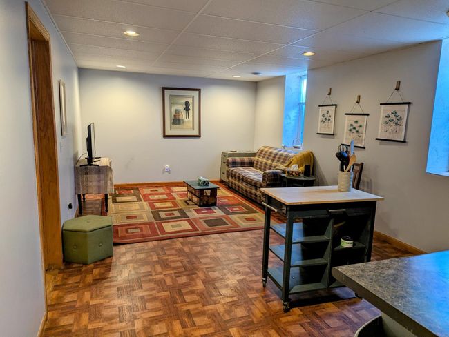 Family Room | Image 27