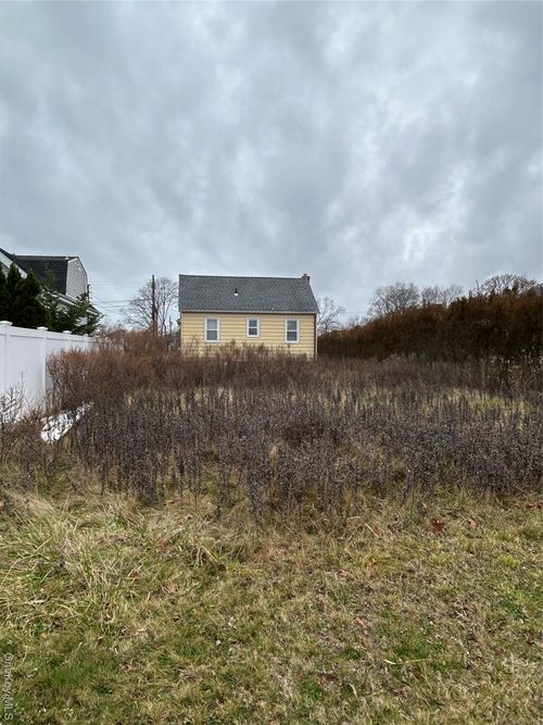 43 Abby Ln, Shirley, NY, 11967-4409 | Card Image