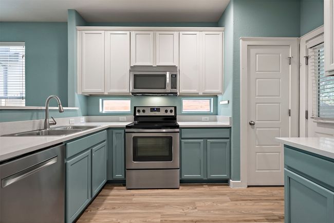 With plenty of storage and counter space, the kitchen has room to handle both everyday tasks and larger projects, all while maintaining a clean, uncluttered look | Image 15