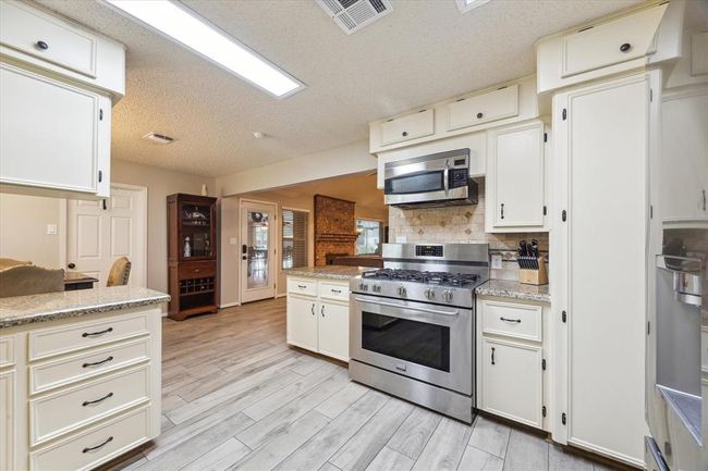 Kitchen | Image 12