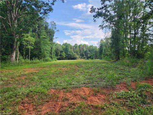 000 Shelton Rd, Yadkinville, NC, 27055 | Card Image