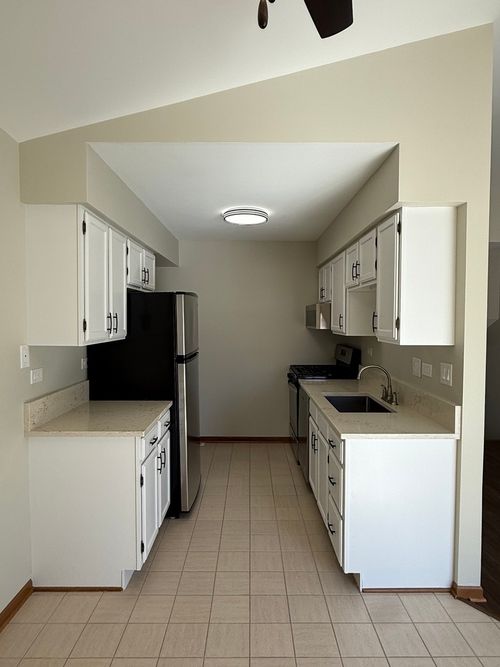 39-39 Spuhler Dr, Batavia, IL, 60510-1622 | Card Image