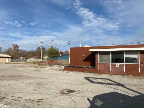 305 S Iowa Ave, Ottumwa, IA, 52501-3640 | Card Image