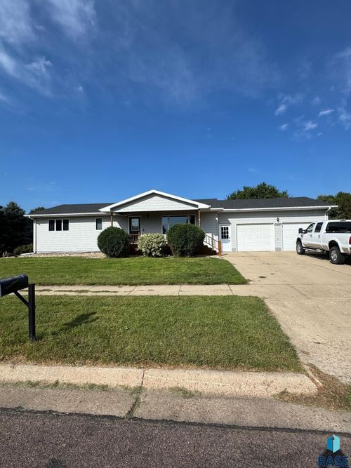 511 Cambridge Dr, Madison, SD, 57042-1213 | Card Image