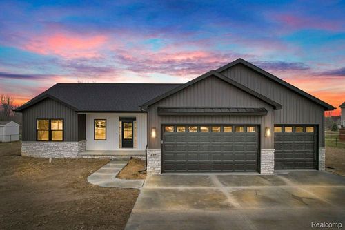 9161 Copper Ridge Dr, Davison, MI, 48423-8653 | Card Image