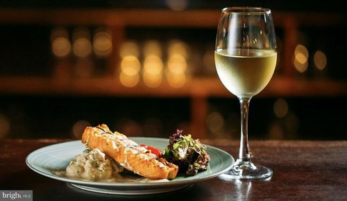 restaurant-320 Granite Run Drive, LANCASTER, PA, 17601 | Card Image