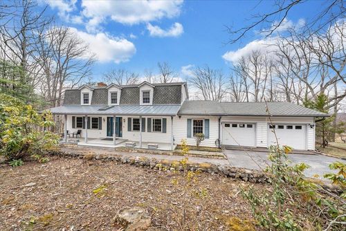 5127 Hunting Hills Dr, Roanoke, VA, 24018-8720 | Card Image