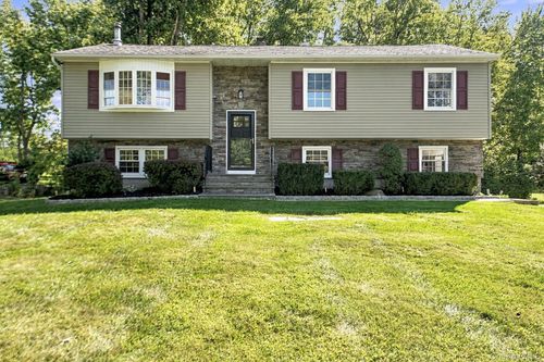 52 Kensington Dr, East Fishkill, NY, 12533-5838 | Card Image