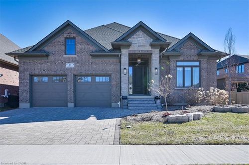 15 Langton Dr, Kitchener, ON, N2P2X9 | Card Image