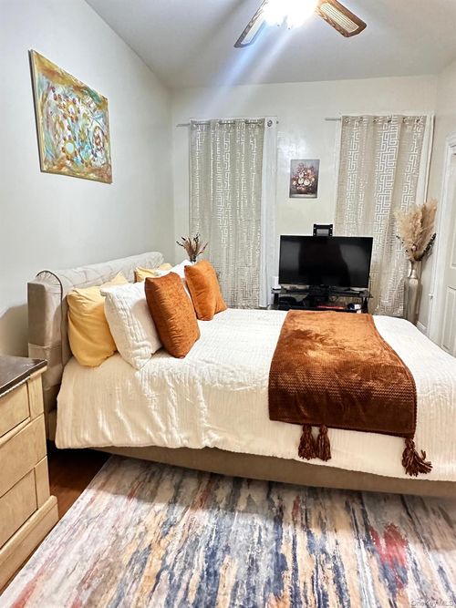 25 Marconi Pl, Brooklyn, NY, 11233-3222 | Card Image