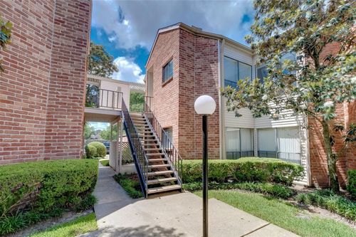 10166 Oakberry St, Houston, TX, 77042-5805 | Card Image
