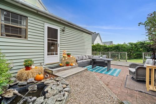 22 Brownville Ave, Ipswich, MA, 01938-2004 | Card Image