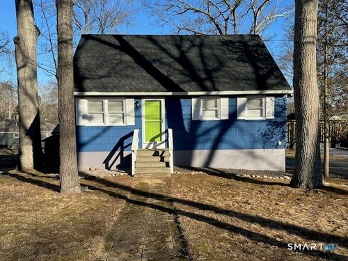 15 Oakwood Rd, Niantic, CT, 06357-2024 | Card Image