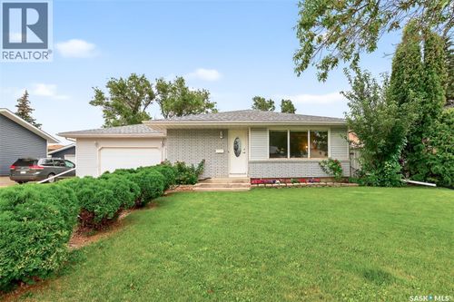 1345 Queen Cres, Moose Jaw, SK, S6H3G5 | Card Image