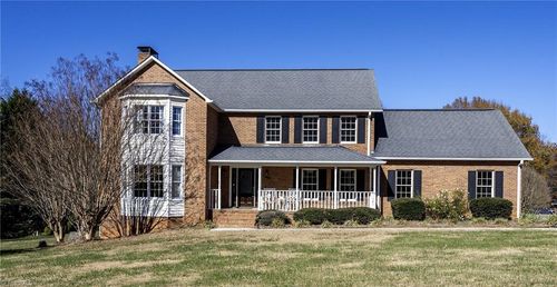 1955 Skycrest Dr, Winston Salem, NC, 27127-8732 | Card Image