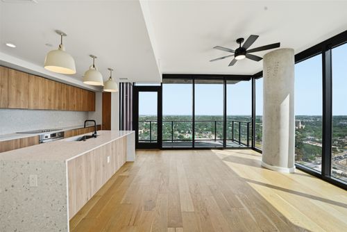 2206-84 East Avenue, Austin, TX, 78701 | Card Image