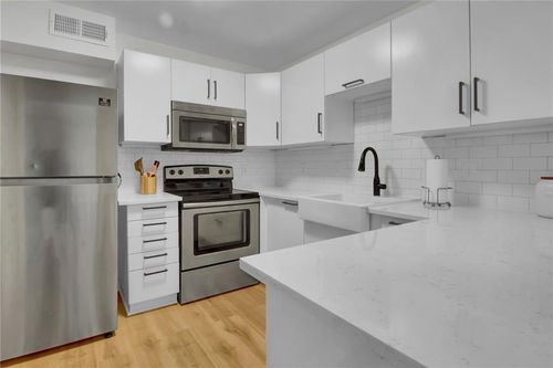 12 Vista Sq Nw, Atlanta, GA, 30327-1046 | Card Image