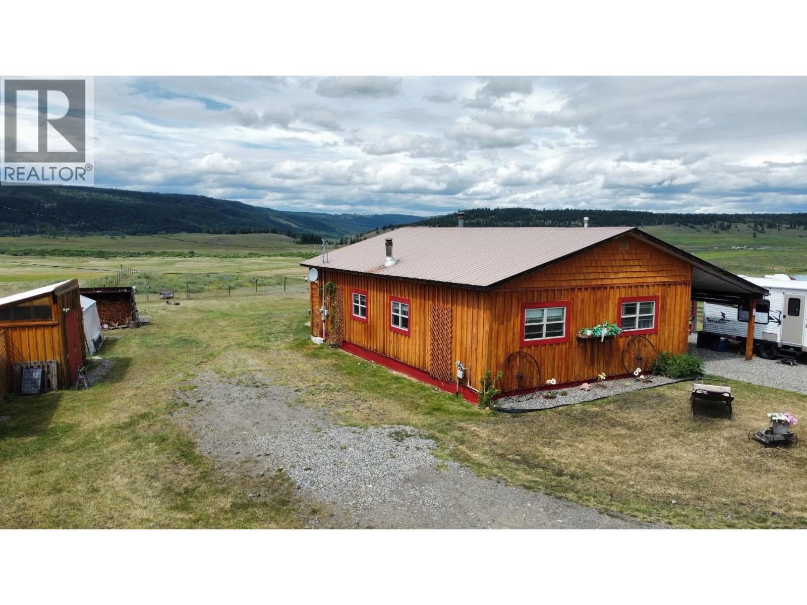 Residential in 150 Mile House 3
