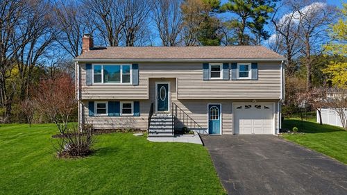 3 Lark Dr, Hudson, MA, 01749-1712 | Card Image
