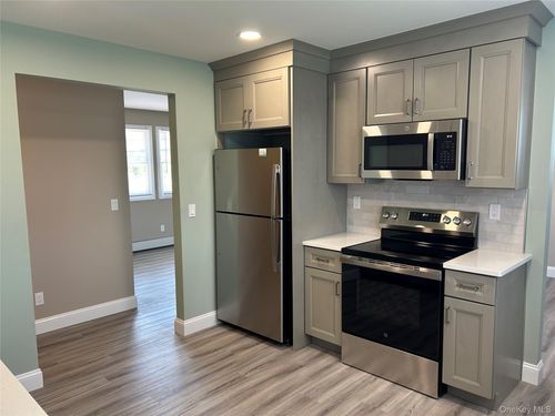85 Ralph Ave, Babylon, NY, 11702-2125 | Card Image