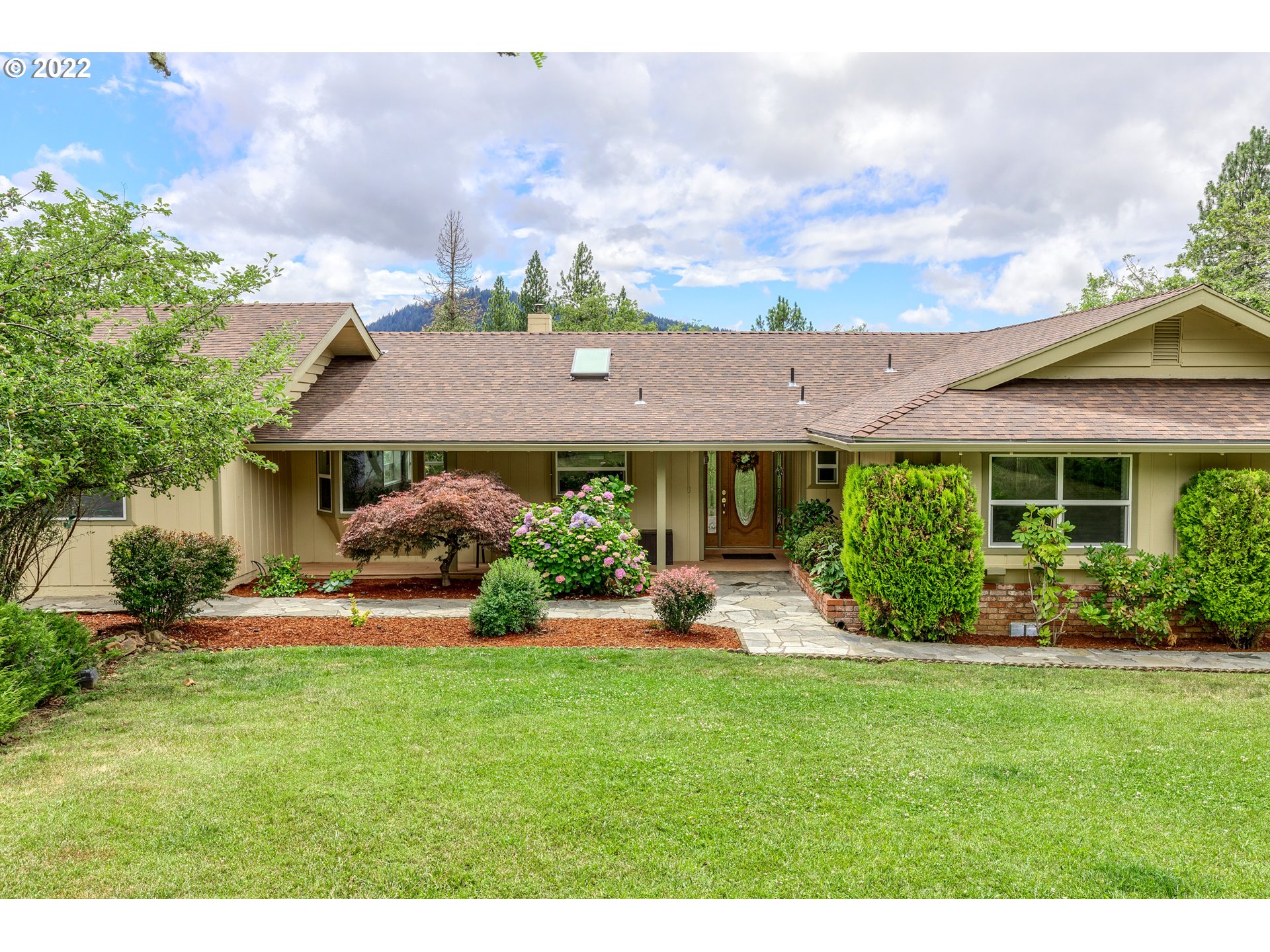 Meadow Lark Dr, Grants Pass, OR 97526