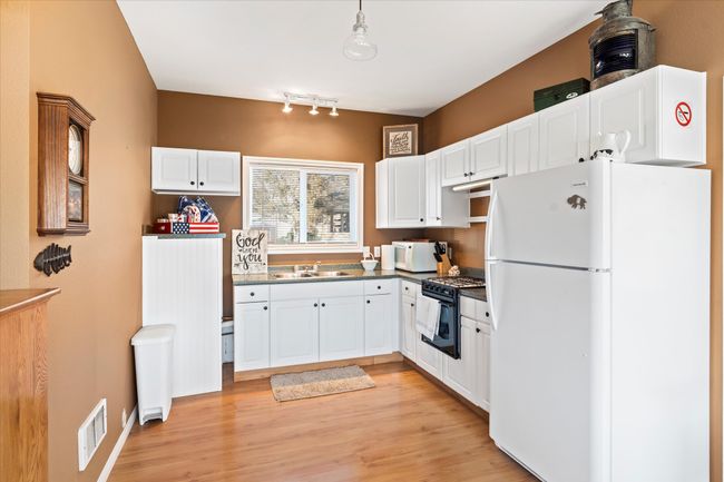 Cottage with full bathroom and kitchen area. | Image 90