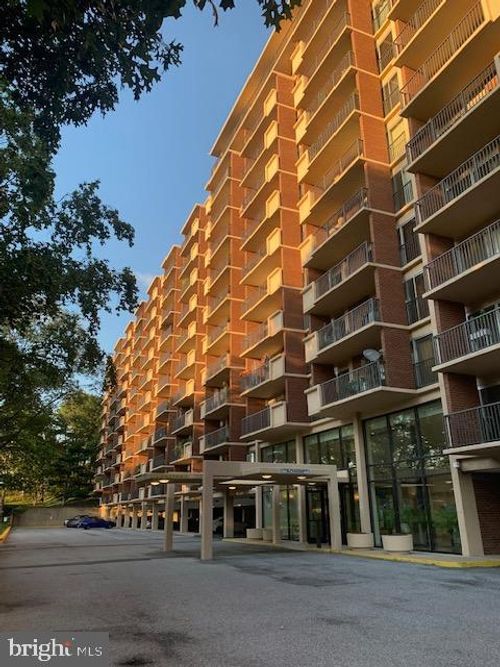 223-1300 Army Navy Dr, ARLINGTON, VA, 22202-2035 | Card Image