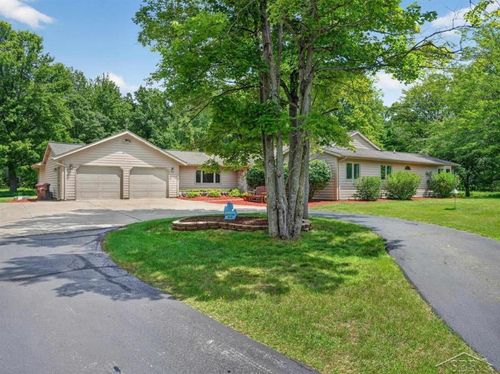 457 E Mier Rd, Sanford, MI, 48657-9572 | Card Image