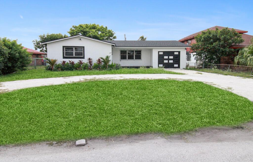 12th St, Belle Glade, FL 33430