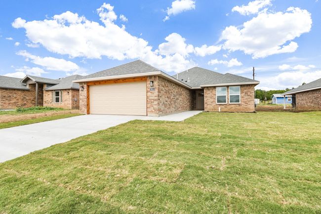 804 Bell St, House other with 3 bedrooms, 2 bathrooms and null parking in Coleman TX | Image 24