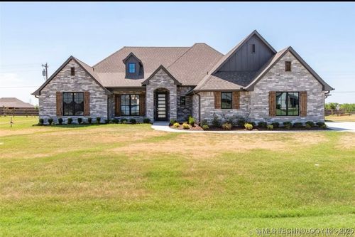 9022 N 65th East Pl, Owasso, OK, 74055-7677 | Card Image